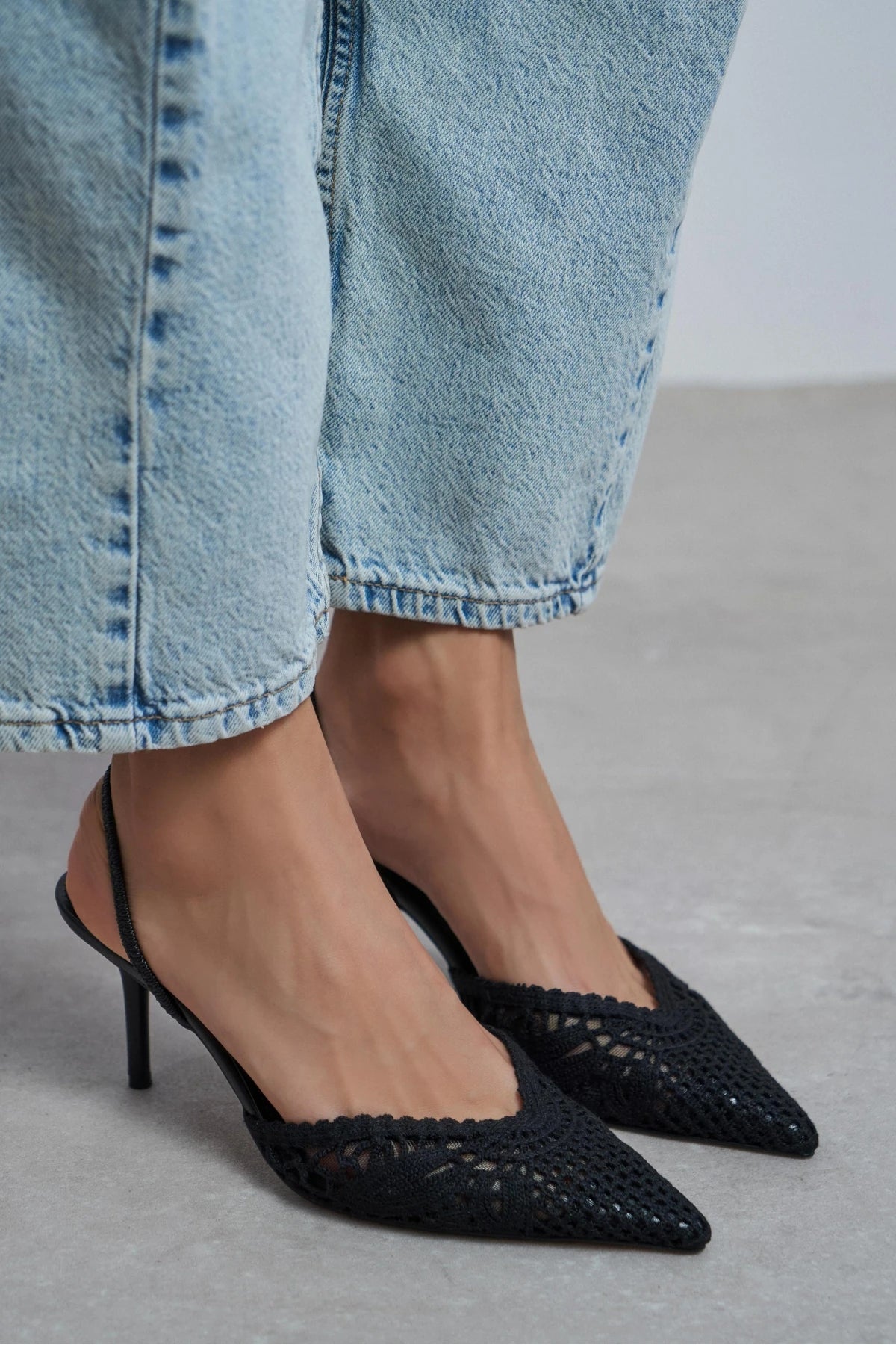 Black knit Mesh-deatail